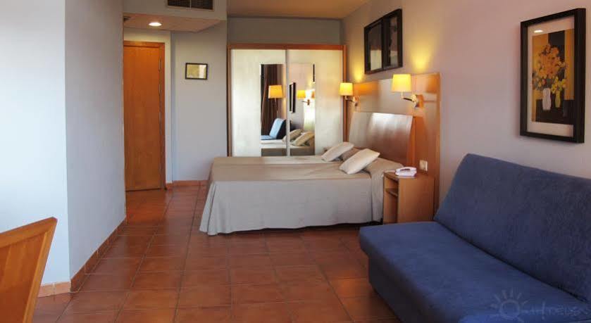 Ohtels Vila Romana Салоу Екстериор снимка