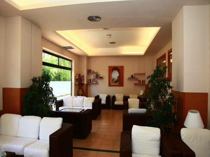 Ohtels Vila Romana Салоу Екстериор снимка