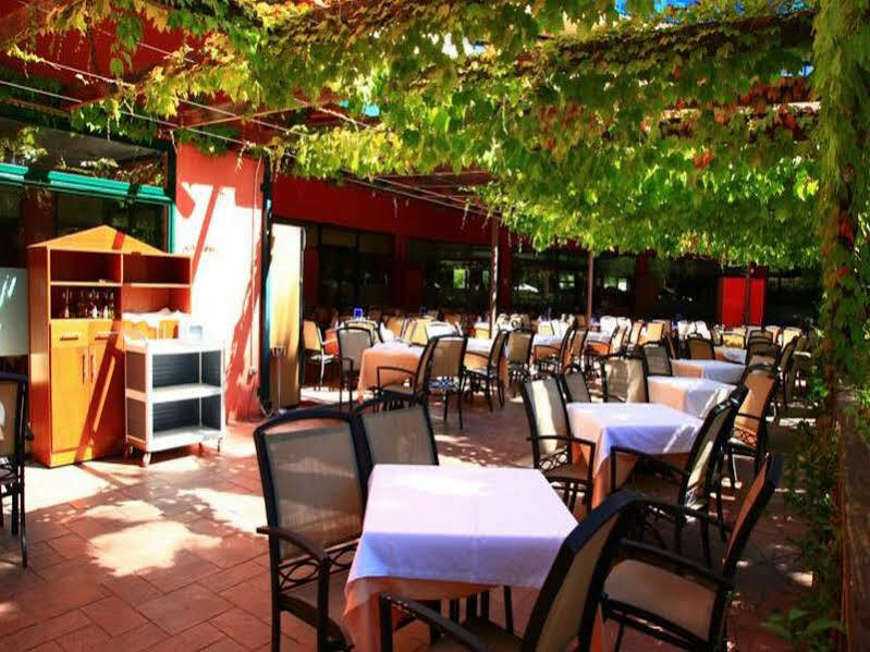 Ohtels Vila Romana Салоу Екстериор снимка